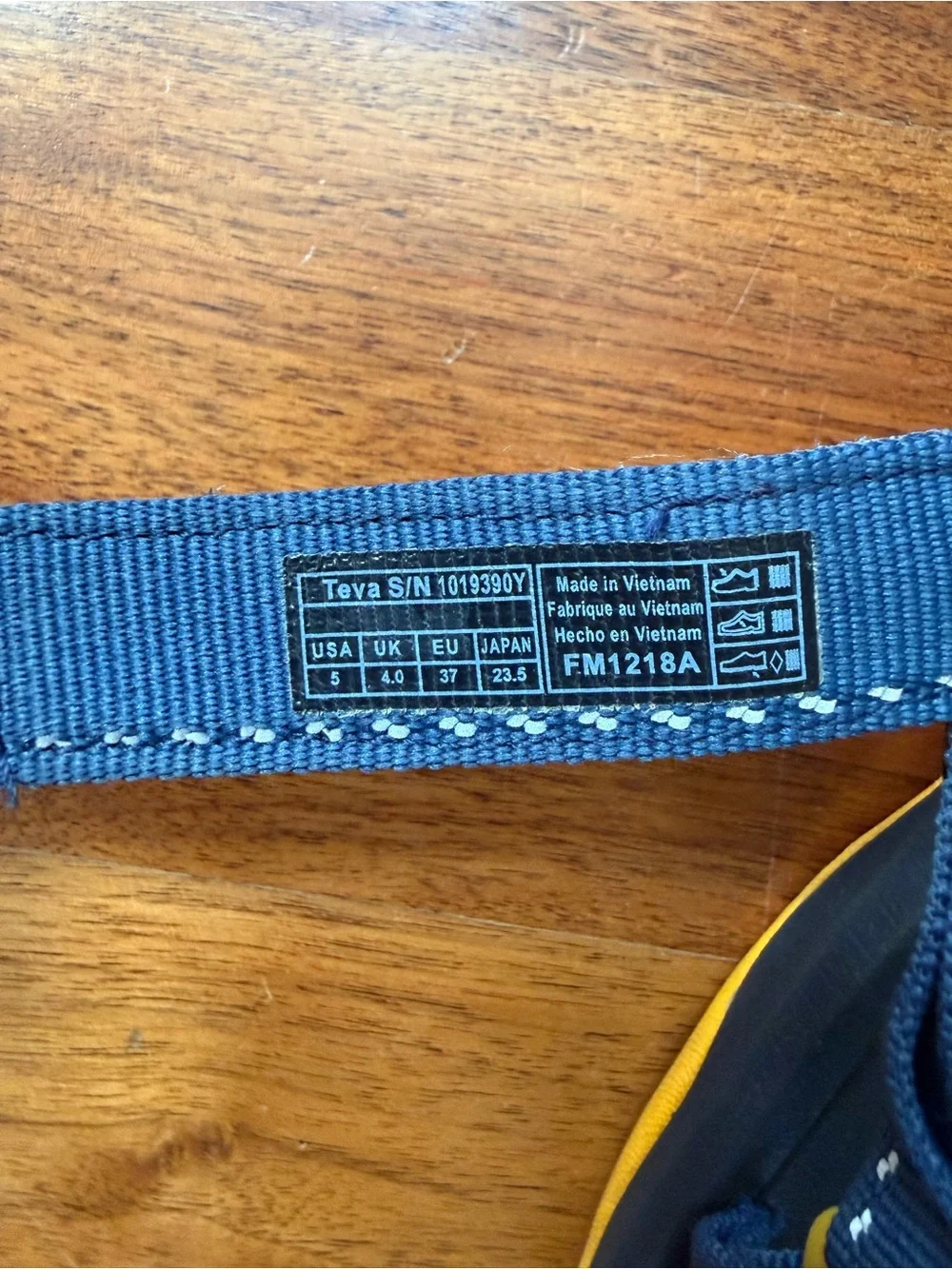 Teva Hurricane XLT 2 Speck Navy Size 5 Big Kid, M